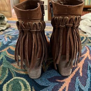 Carlos by Carlos Santana Fringe bootie sz9.5
